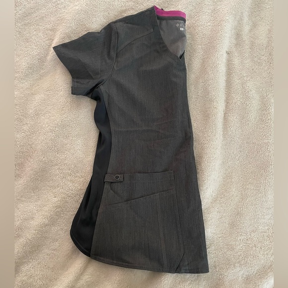 NWOT Med Couture Scrub Top - Picture 2 of 2
